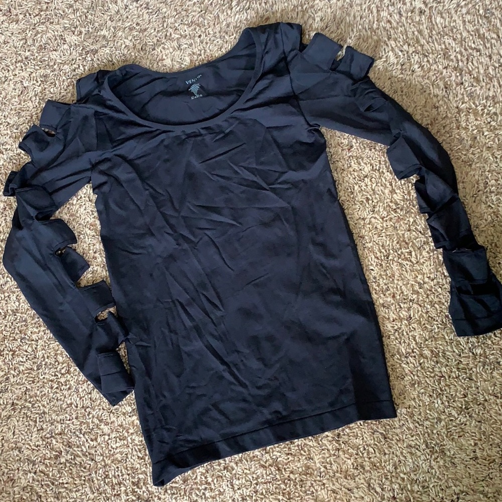 Black tee